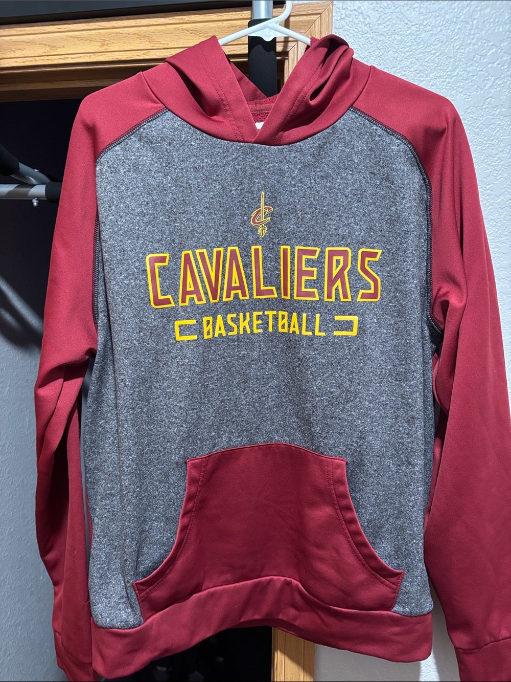 NBA Cleveland Cavaliers Basketball Pullover Hoodie in Gray and Maroon